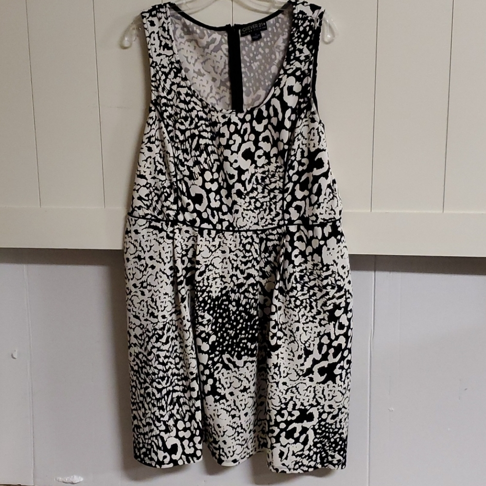 Sz. 3X Women"s Forever 21 Sleeveless Dress